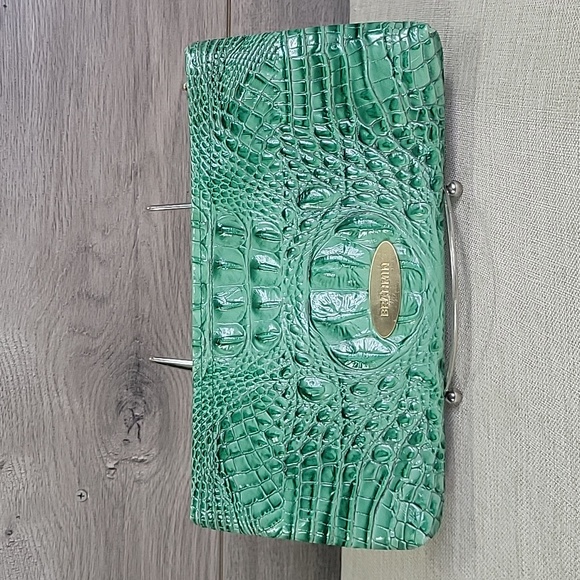 Brahmin Green Croc Embossed Leather Wristlet Clutch Purse - Picture 2 of 11